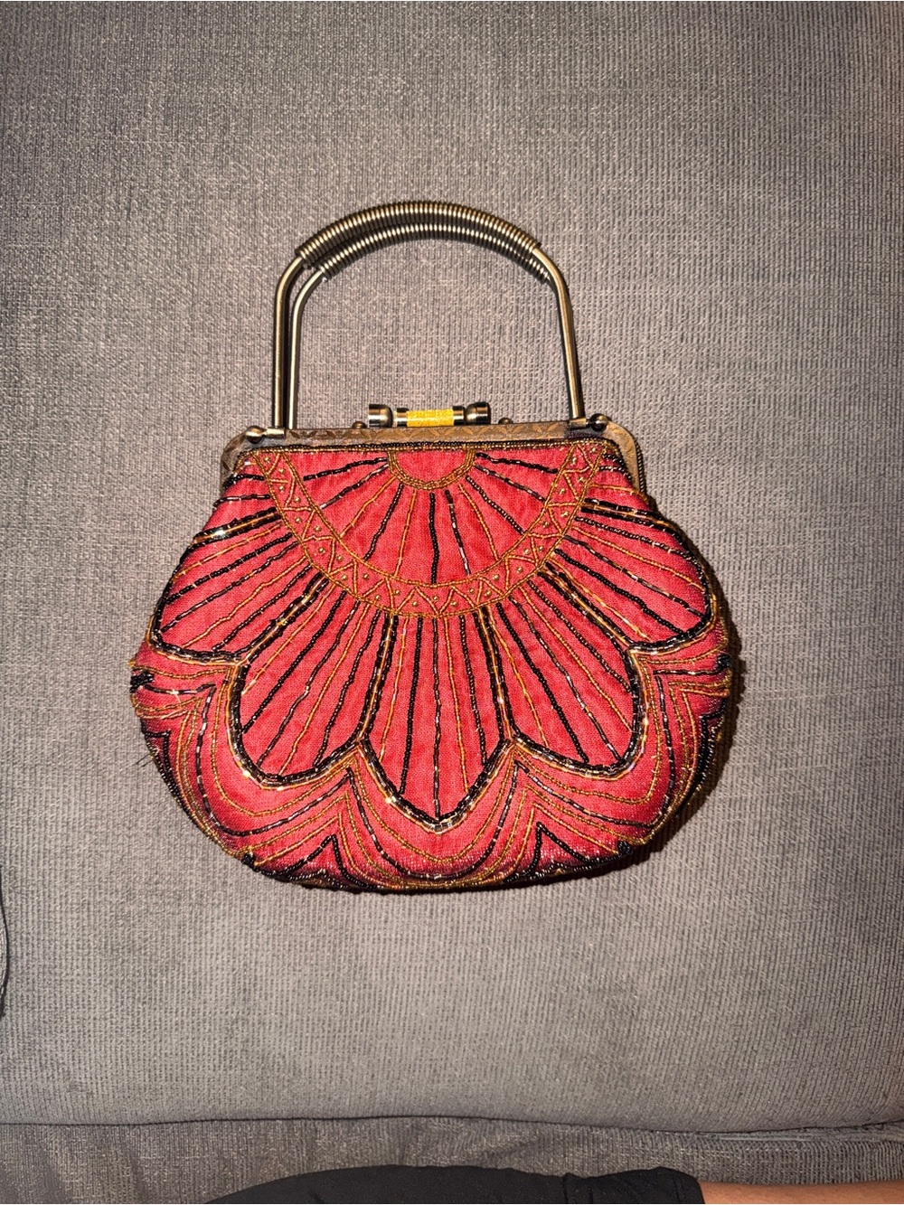 Vintage-Inspired Red Beaded Evening Handbag